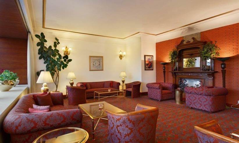 Lounge Bar 2