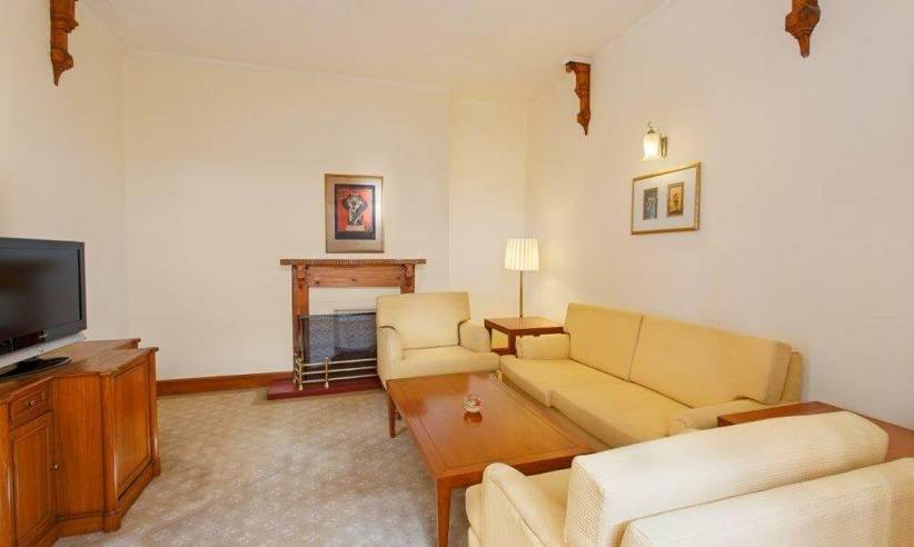 Suite Living Room (1)