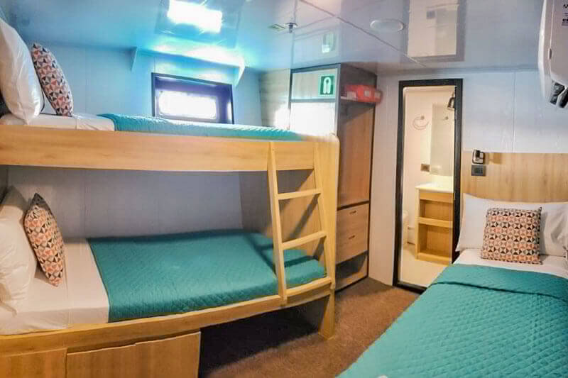 Triple cabin