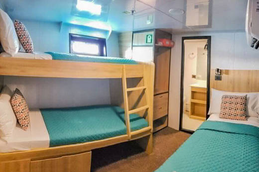Triple cabin