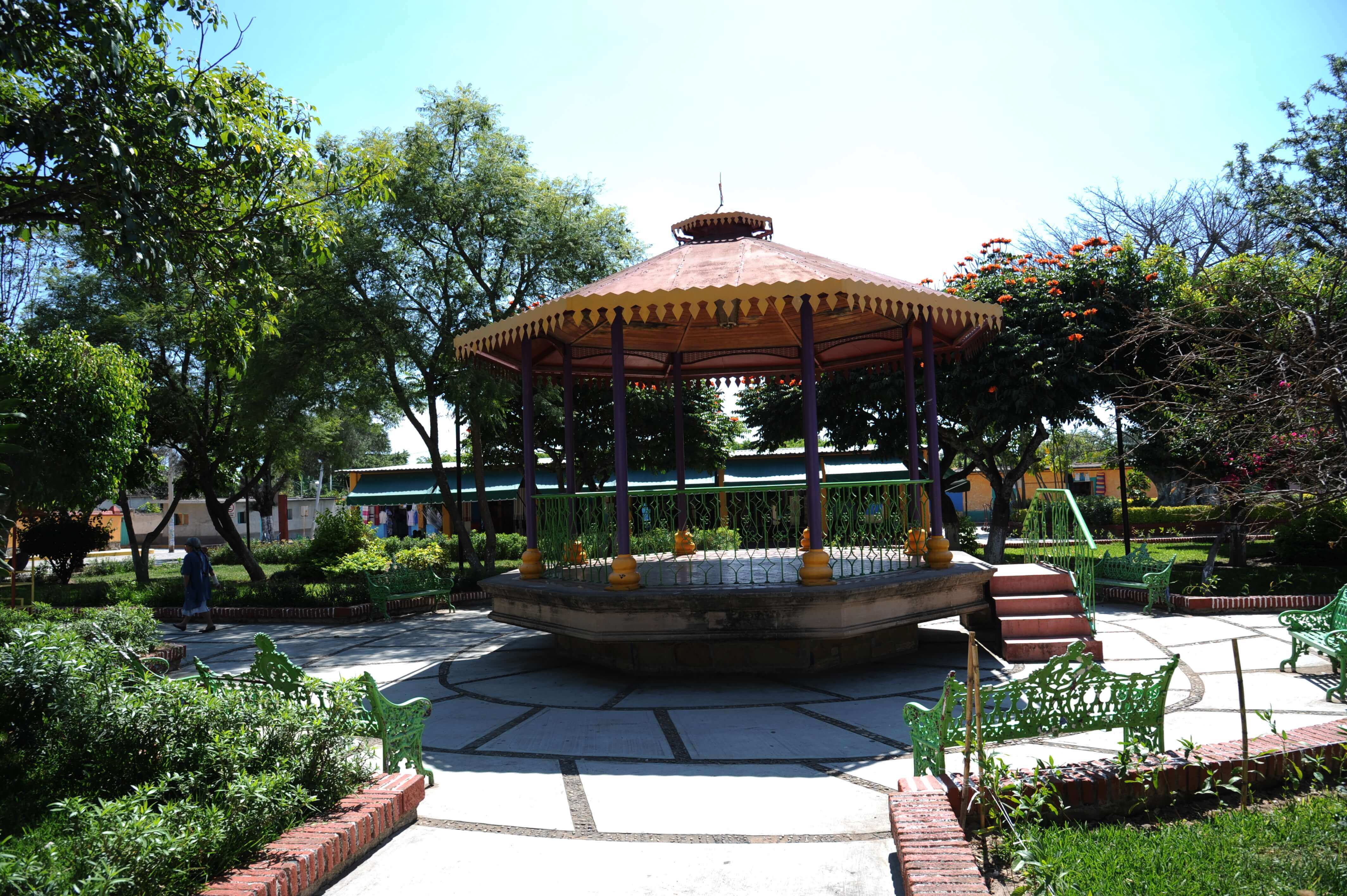 Charming bandstand in San Miguel de Allende's garden plaza, surrounded by greenery and colonial ambiance. 