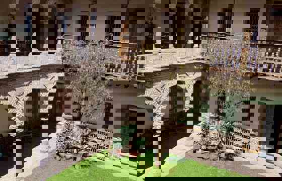 Colonial interior courtyard architecture