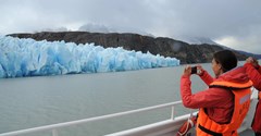 Admiring Lago Grey Glacier