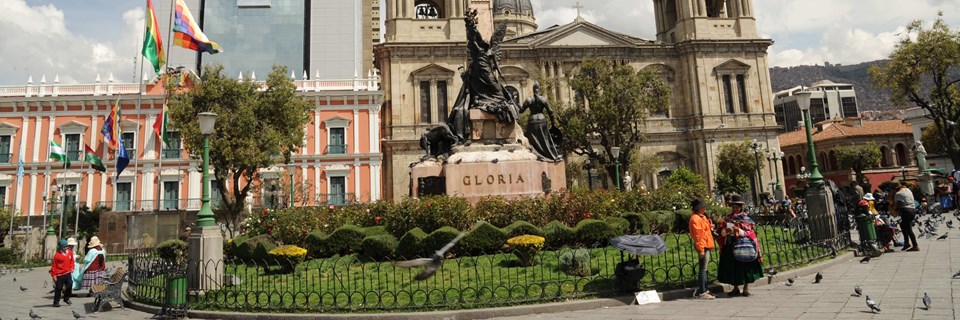 La Paz Main Square building contrasts