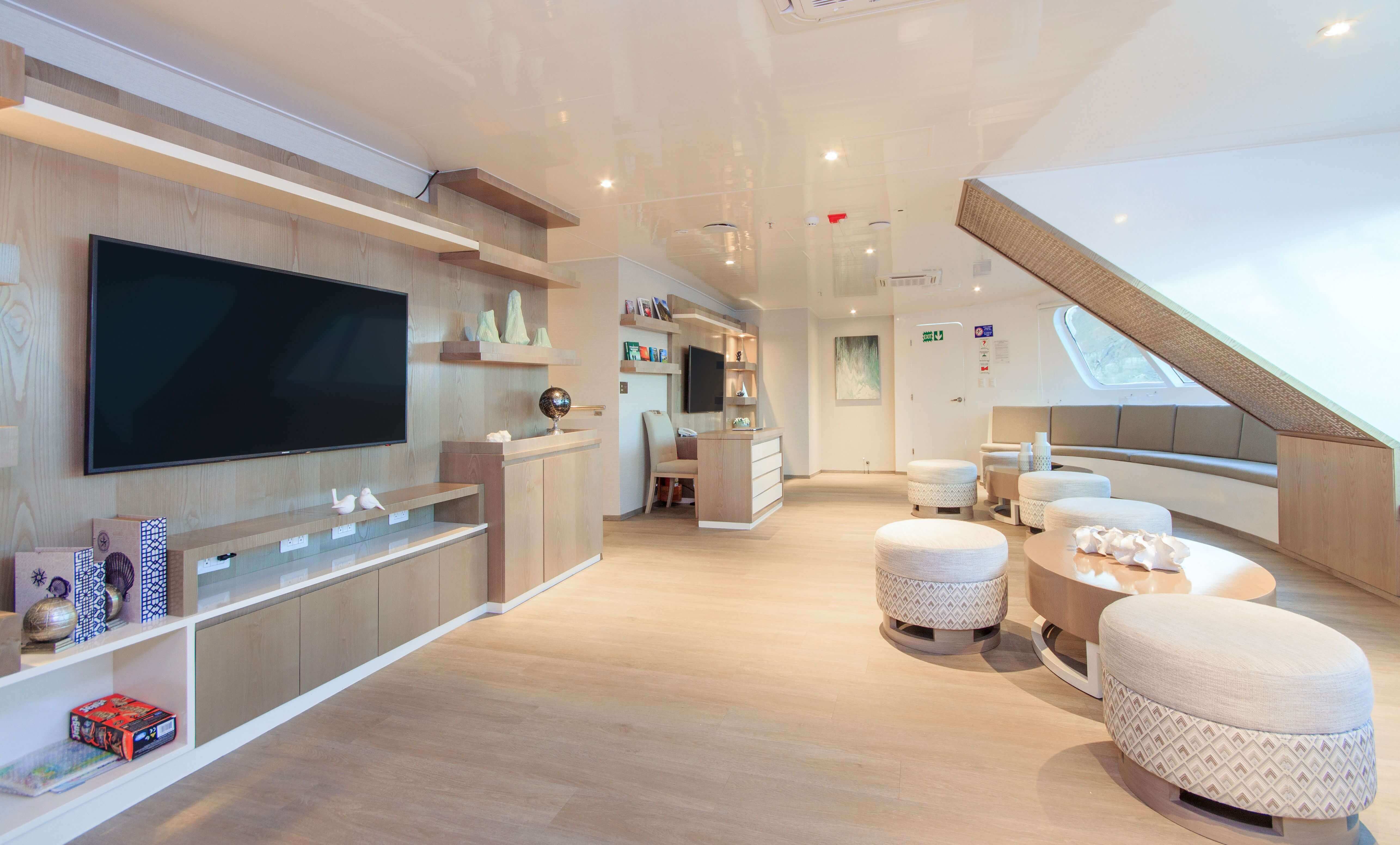 The presentation area where your guide delivers daily briefings