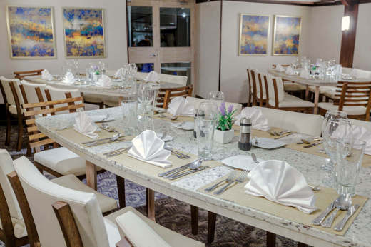 The elegant dining room serves exquiste local and international cuisine