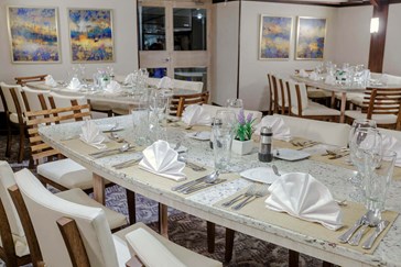 The elegant dining room serves exquiste local and international cuisine