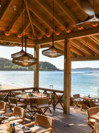 H0hll 127156162 Rosewoodlittledixbay Reefhouse Seafrontdining WIDE LARGE 16 9 (1)