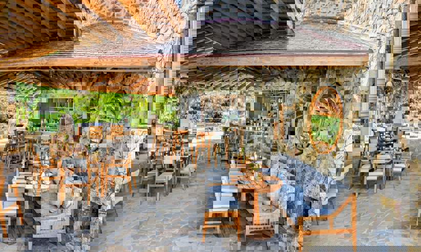 H0hll 127156336 Rosewoodlittledixbay Sugarmill Rawbar2 WIDE LARGE 16 9
