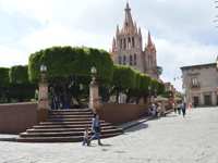 View of the Parroquia de San Miguel Arcangel and the main square ( Jardin Principal) in San Miguel de Allende, Mexico. 