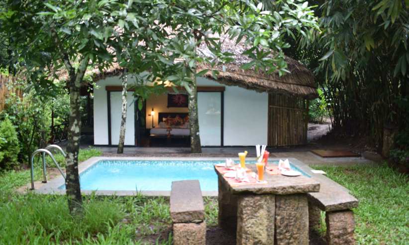 2 villas have a private pool
