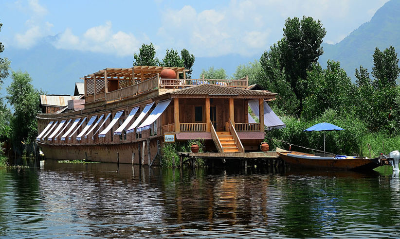 Sukoon's Peaceful Mooring Away From The Crowds