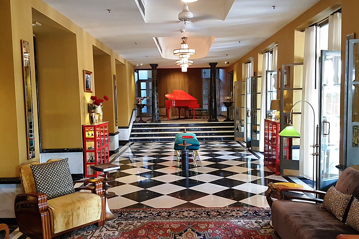Piano Bar