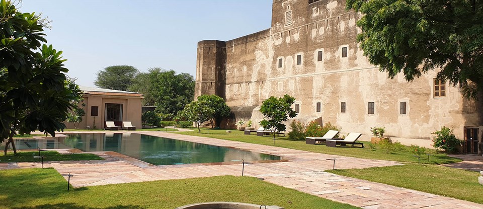 Deeppura Garh Pool And View