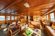 Coral I bar and lounge