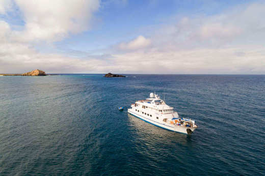 Coral II sailing in the Galapagos