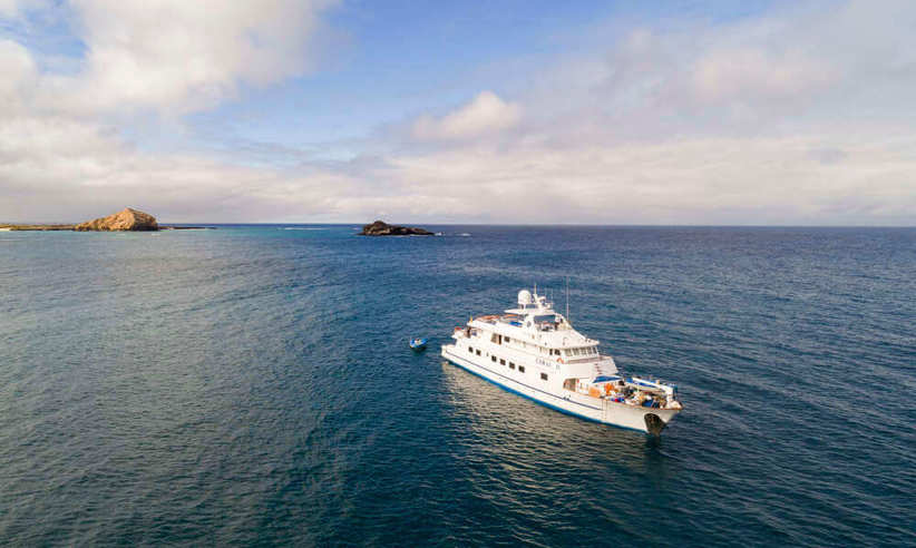 Coral II sailing in the Galapagos