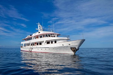 The M/Y Passion at sea