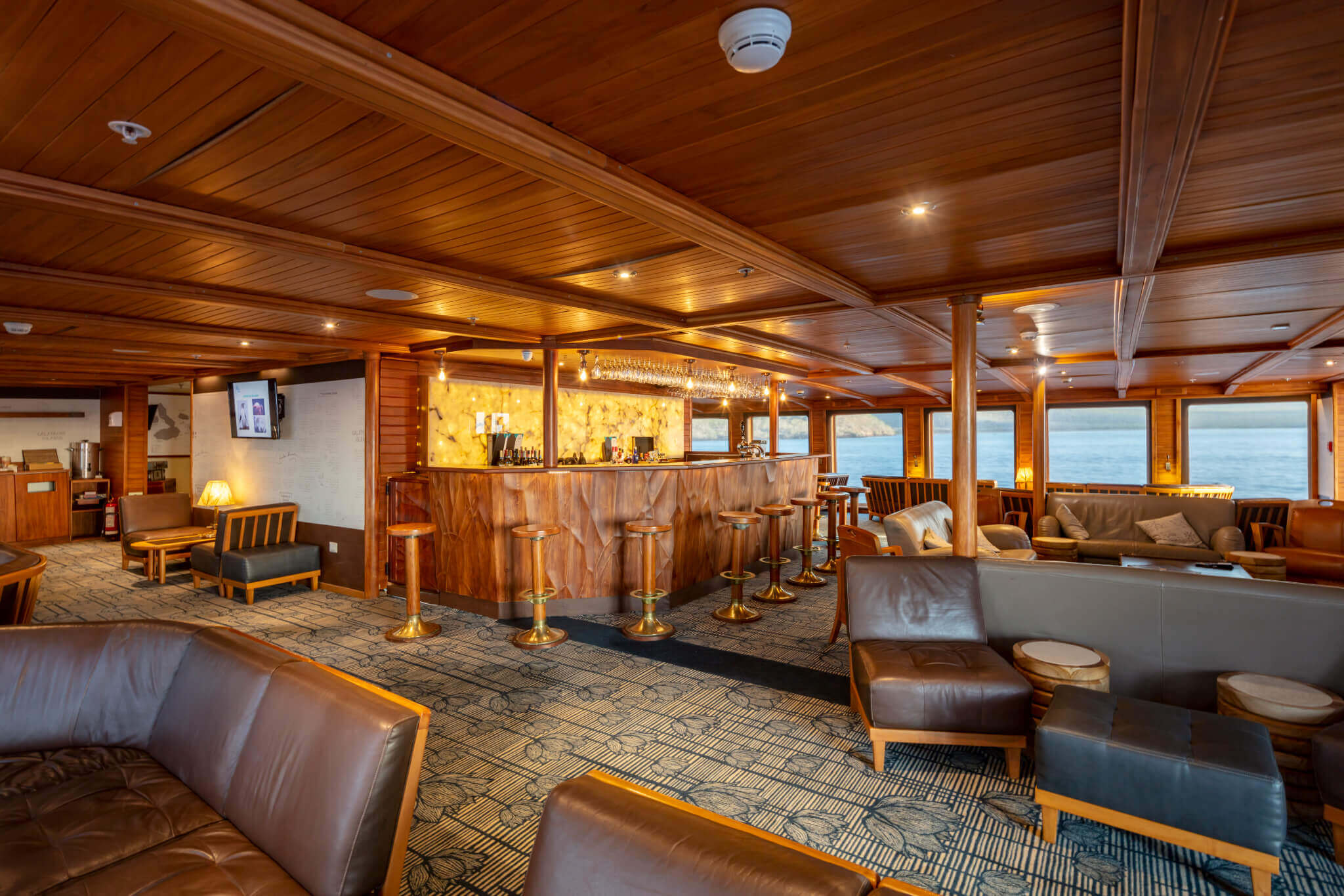 The Darwin Lounge with a well stocked bar