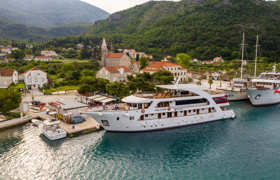 Equator in a small harbour