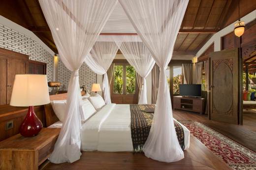 Deluxe Beach Front Villa 2