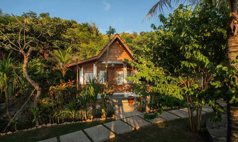Deluxe Beach Front Villa 3