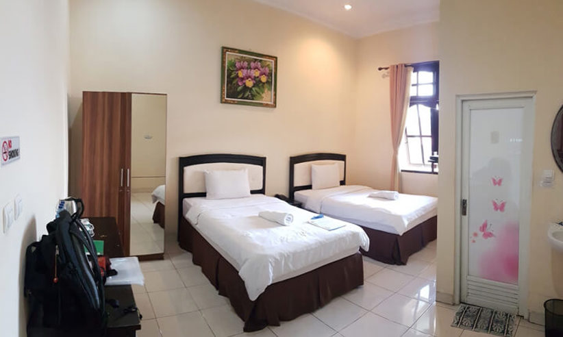 690980 Sanian Hotel Bajawa Twi Bedroom