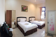 690980 Sanian Hotel Bajawa Twi Bedroom