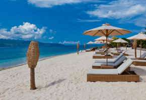 04 Gili Trawangan Lombok Hotel Rooms Facilities Beach Beachfront Ocean Sun Chair White Sand