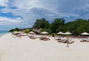 07Bgili Trawangan Lombok Hotel Rooms Facilities Beach Beachfront Ocean Sun Chair White Sand