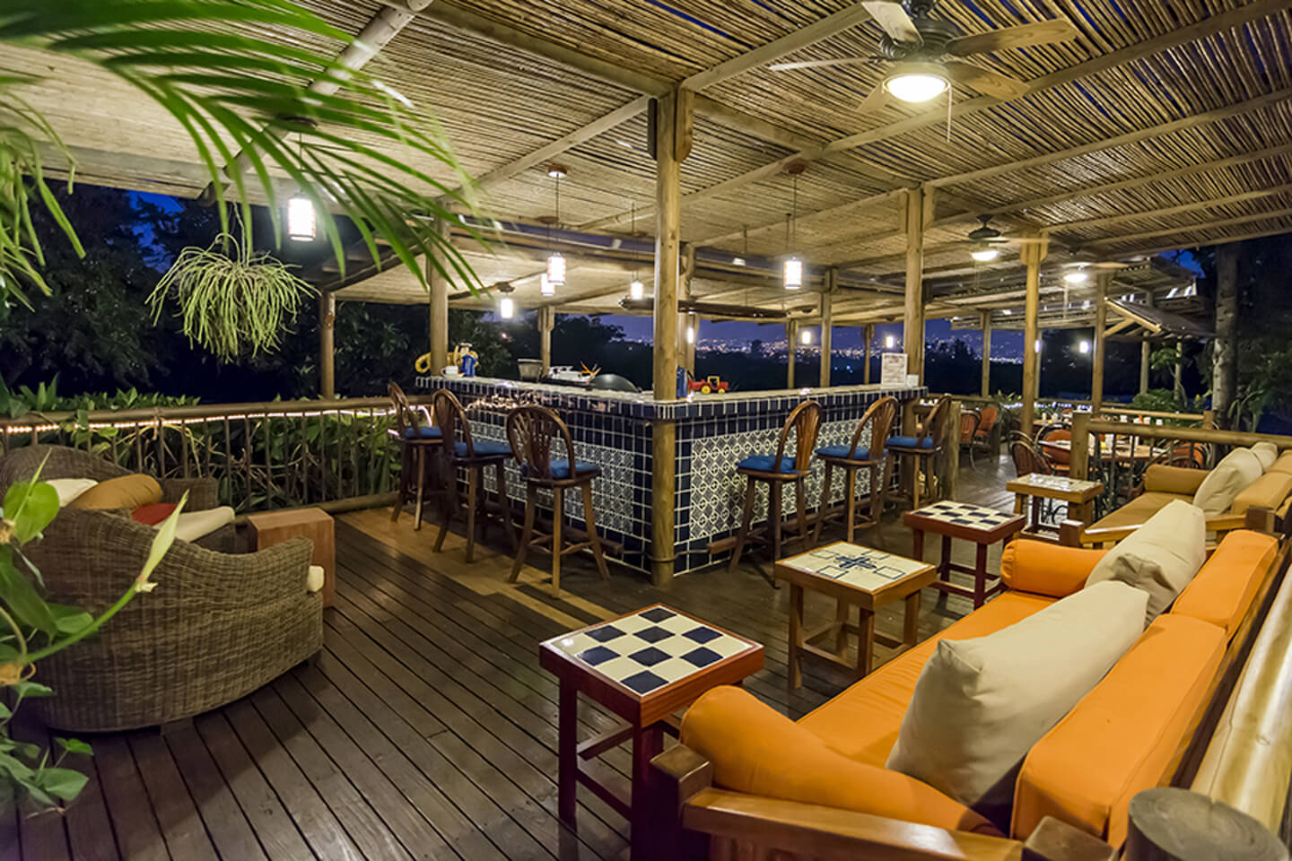 Bar Buho View Low 1