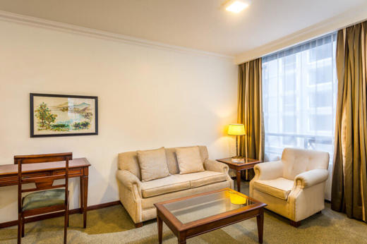 Superior twin room sofa area