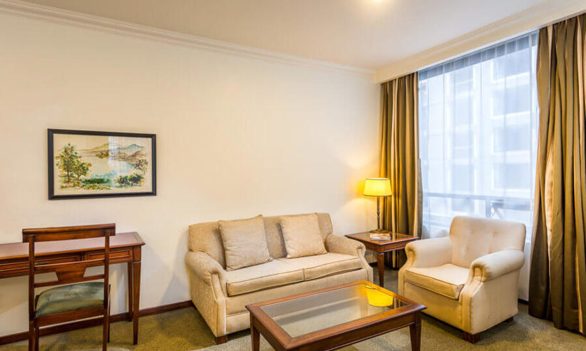 Superior twin room sofa area