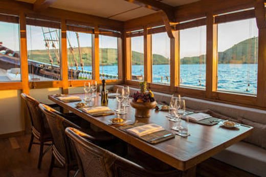Amandira dining area