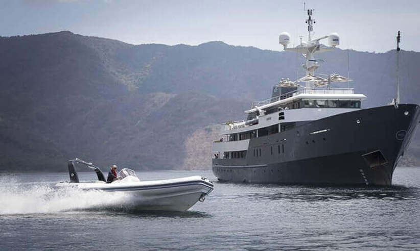 Private speedboat 
