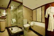 Suite bathroom