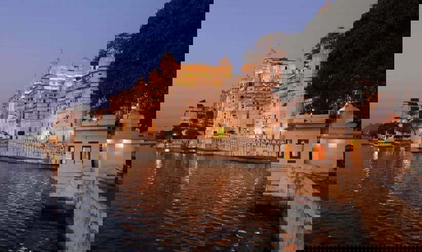 City Palace At Lake Pichola, Udaipur 