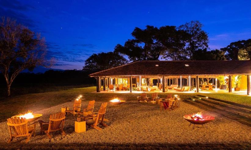 The terrace at night 