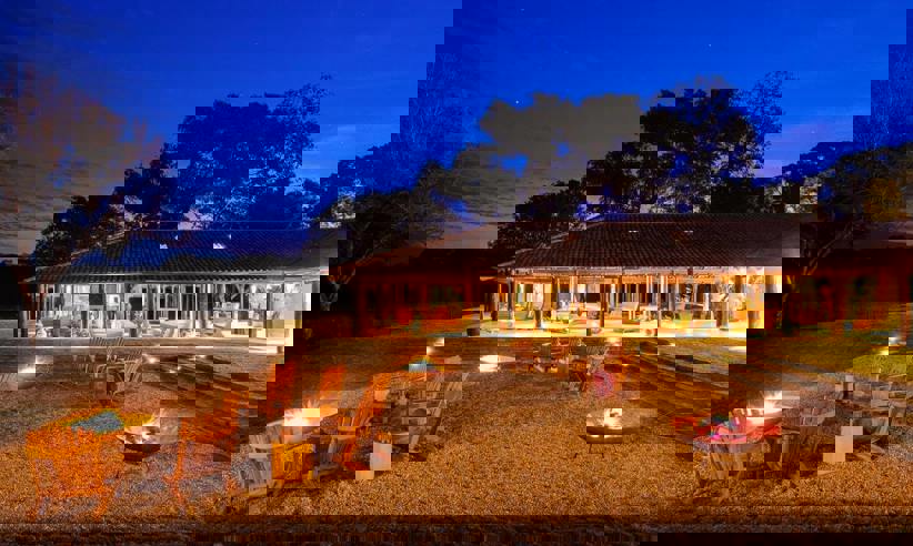 The terrace at night 