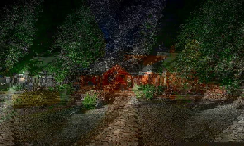 Pousada Do Parque at night 