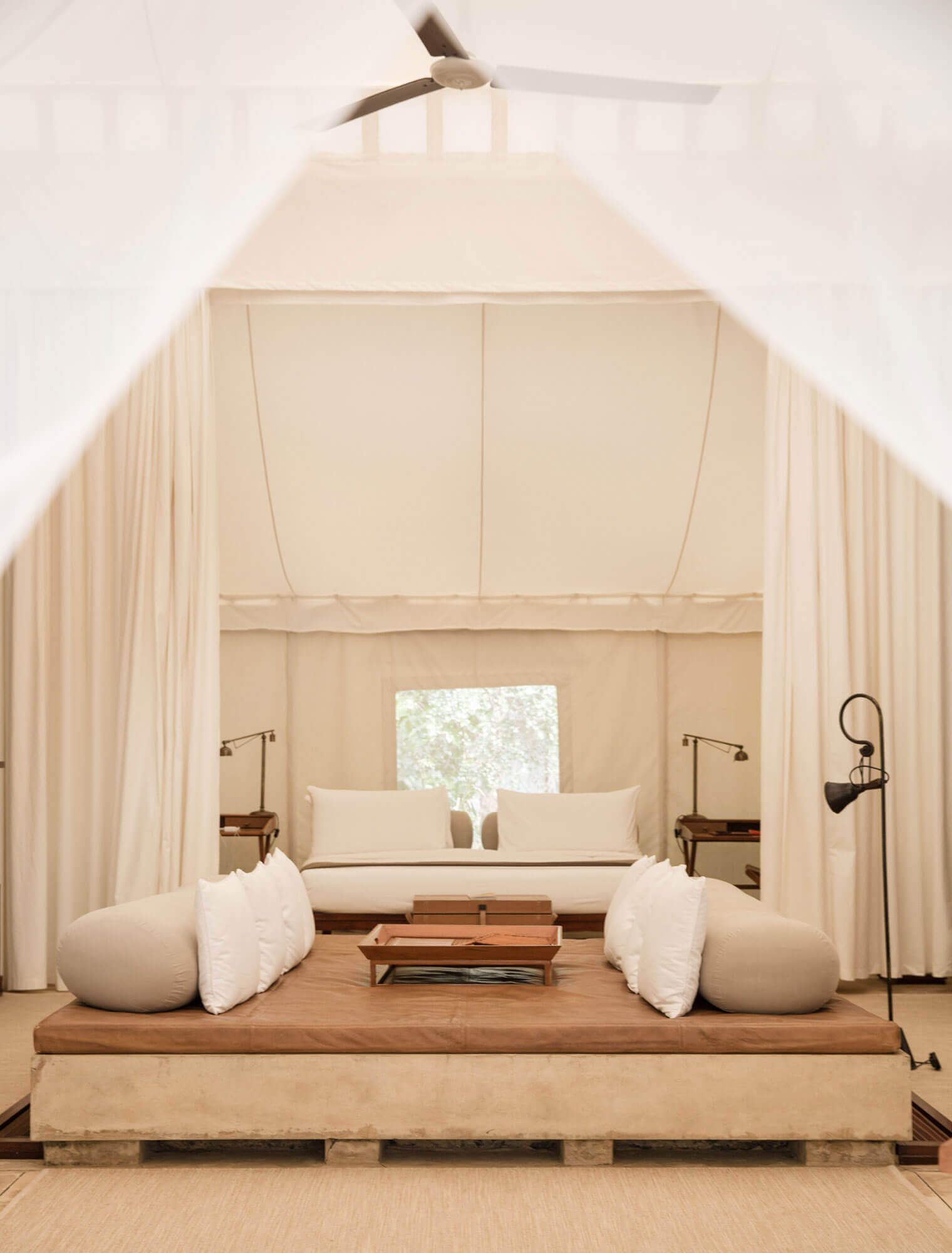 10 spacious, luxury tents