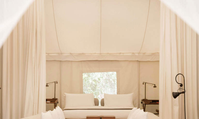 10 spacious, luxury tents