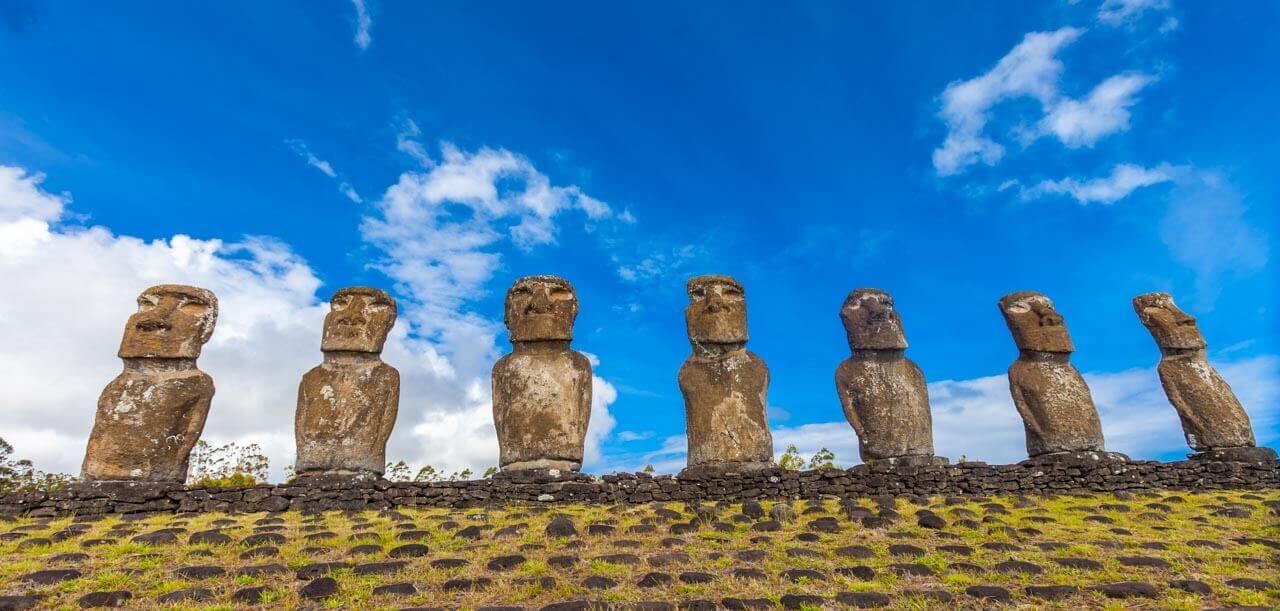 Moai statues 