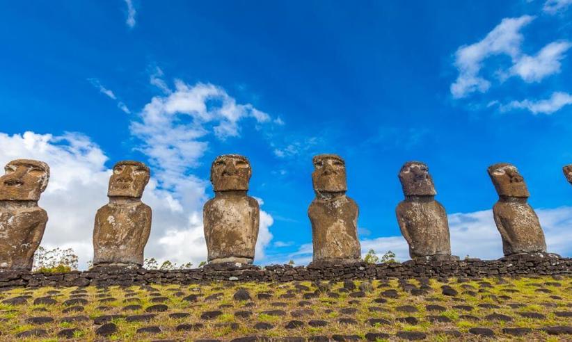 Moai statues 