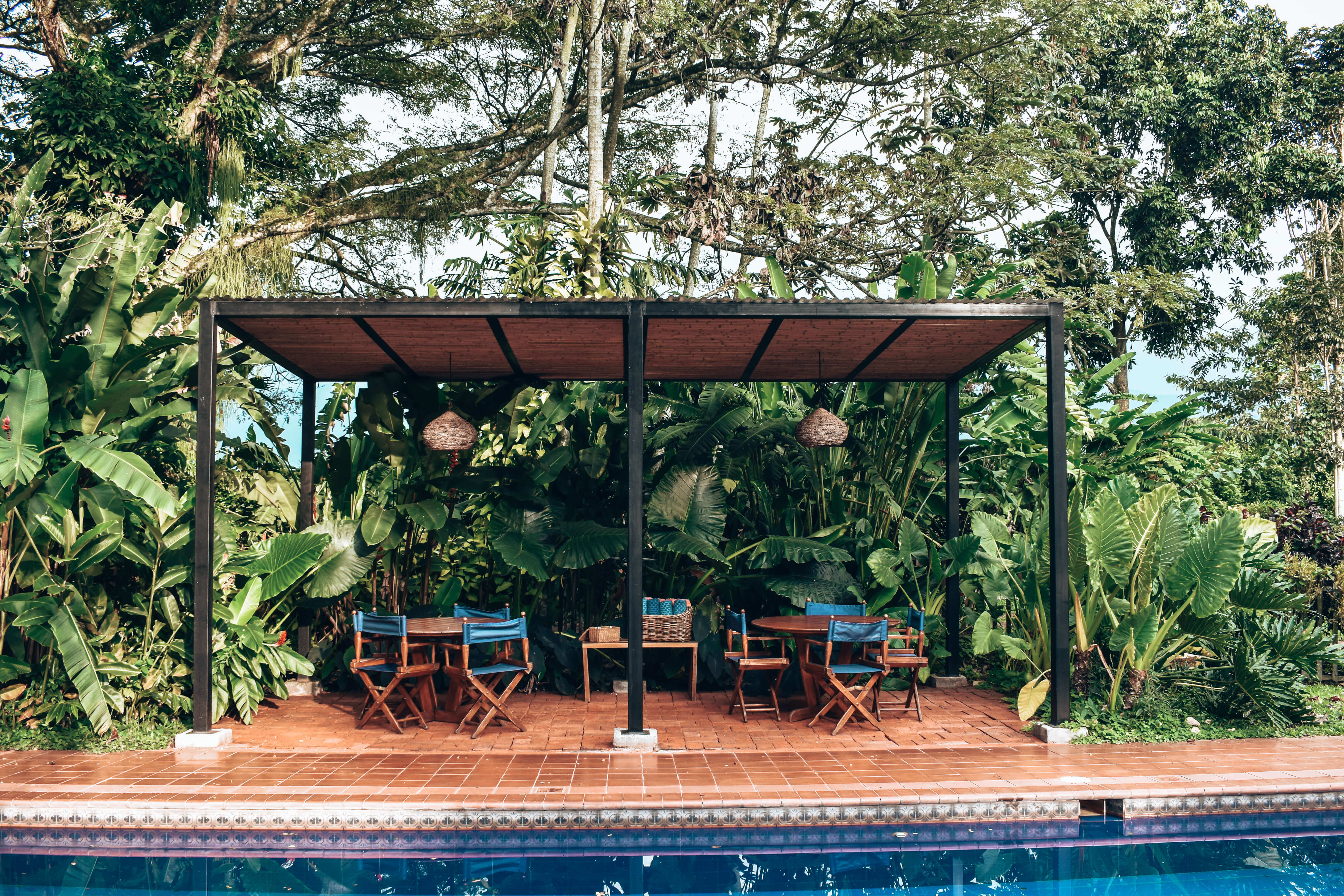 The cooling swimming pool