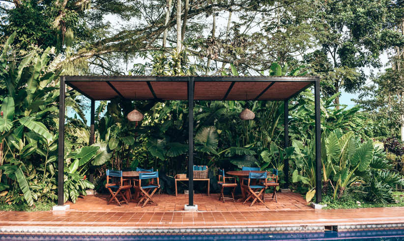 The cooling swimming pool