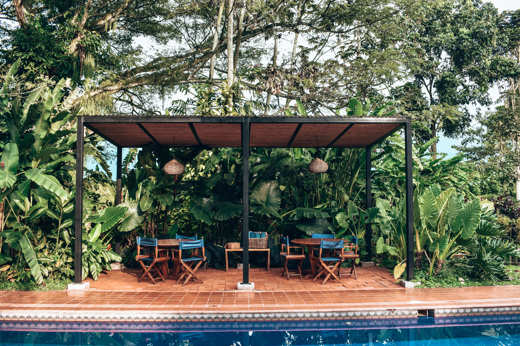 The cooling swimming pool