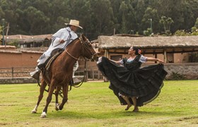 El Baile De La Marinera Y El Caballo De Paso.