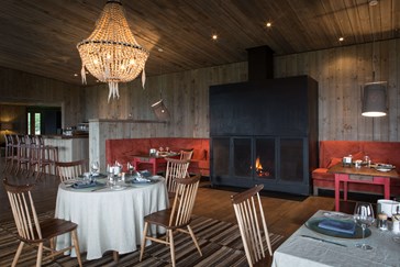 1 Awasi Patagonia Interiors Restaurant (2)