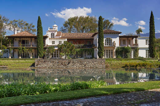 Colonial ambiance awaits